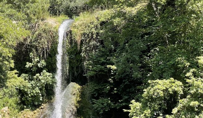 Badestellen wie die Gorga de Santa Margarida laden auf dem Weg nach Girona zum Picknicken und Baden ein.