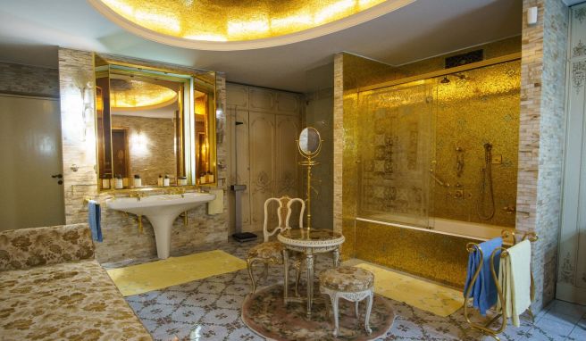 Gold-glänzend: das Badezimmer in der Ceaușescu-Villa.
