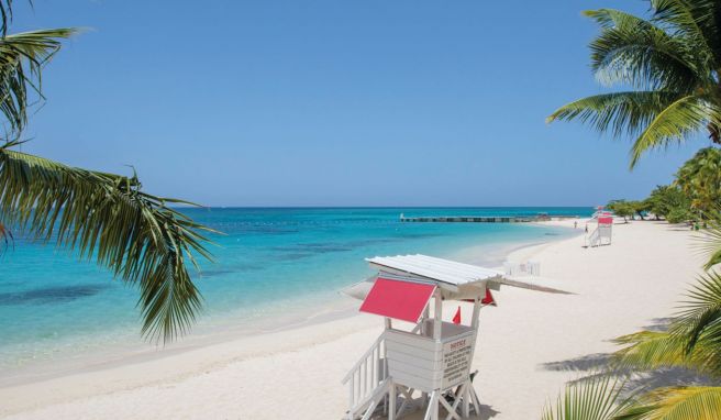 Kristallklares Wasser und feinster Sand: Der Doctors Cave Beach ist einer der bekanntesten Strände Jamaikas.