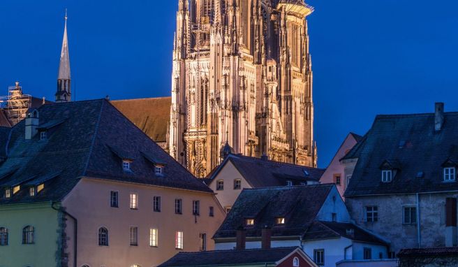 A generic square placeholder image with rounded corners in a figure.