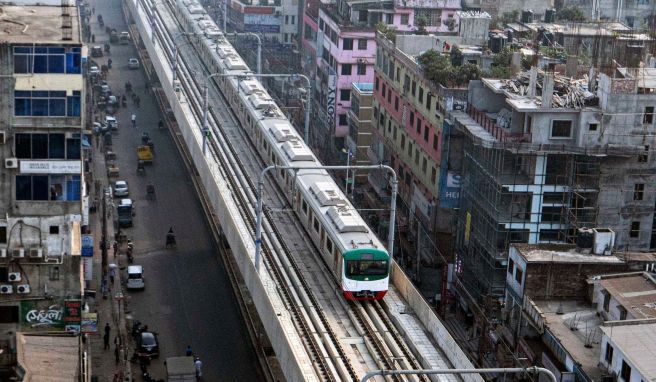 Gegen Stauproblem: Megametropole Dhaka bekommt erste Metro