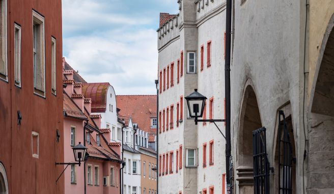 A generic square placeholder image with rounded corners in a figure.