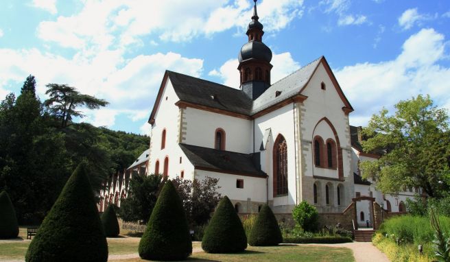 Am Kloster Eberbach startet die Wanderung über den Klostersteig.