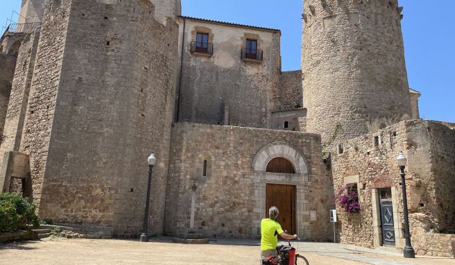 Am Küstenort Sant Feliu de Guíxols mit seinem romanischen Kloster endet die Ruta del Carrilet.