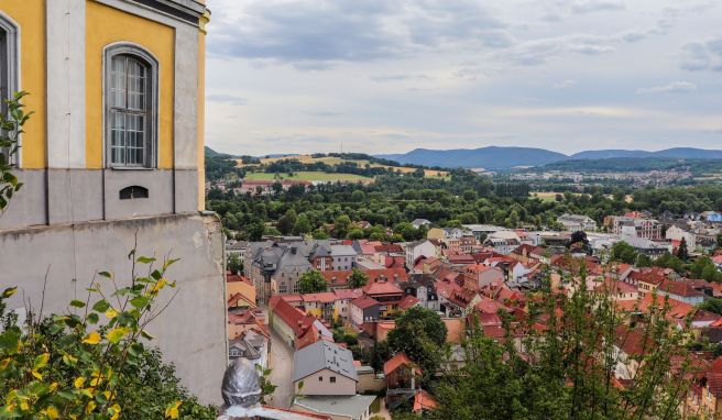 «Außerordentlich schön» fand Friedrich Schiller die Gegend um Rudolstadt. Von den Hügeln, etwa beim Schloss, hat man gute Ausblicke.