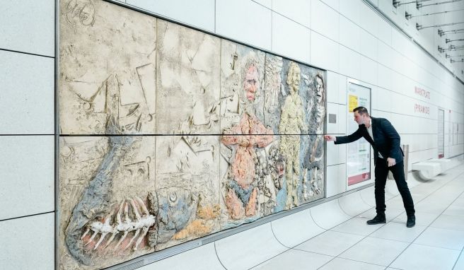 Kunst von Markus Lüpertz ziert Karlsruher U-Bahn-Stationen