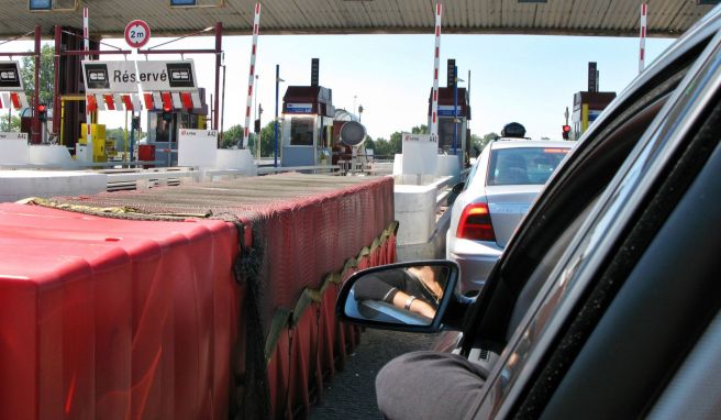 Stop and Go, noch zumindest: Auf Frankreichs Autobahnen erfolgt die Maut-Bezahlung bisher vor allem an beschrankten Stationen.