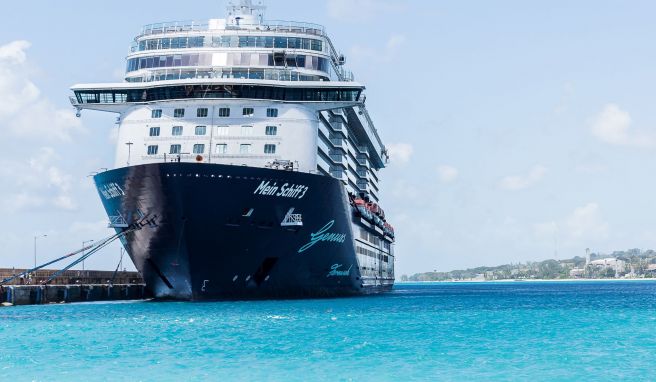 Die «Mein Schiff 3» liegt vor Barbados: 2030 sollen erste Schiffe von Tui Cruises klimaneutral unterwegs sein.