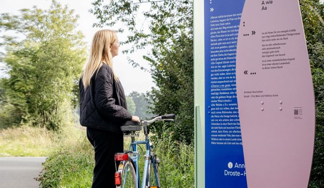 Der Weg lässt sich zu Fuß, aber auch auf dem Rad erkunden.