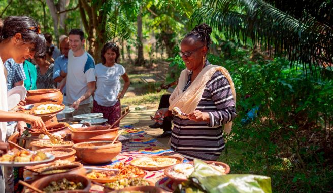 A generic square placeholder image with rounded corners in a figure.