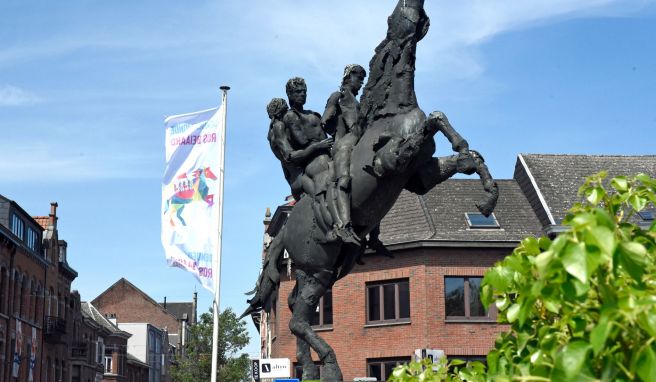 Vieles in Dendermonde nördlich von Brüssel deutet auf das Event hin. Am Ortseingang steht eine Statue eines Pferdes samt Reitern.