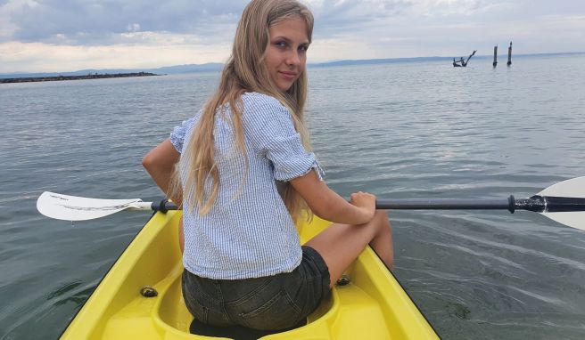 Abwechslung vom Baden: eine Paddeltour durch die Lagune.