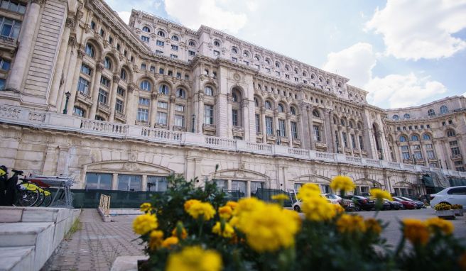 Noch heute tagt in einem Teil des Komplexes die Abgeordnetenkammer: der Parlamentspalast in Bukarest.