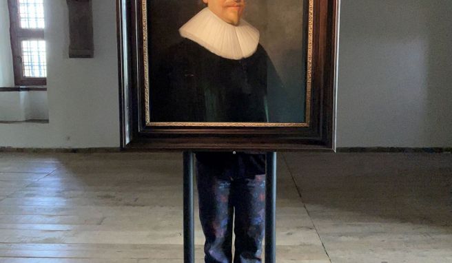 Der Begründer des Völkerrechts, Hugo Grotius, war im 17. Jahrhundert auf Slot Loevestein inhaftiert, bis er in einer Bücherkiste entkam.