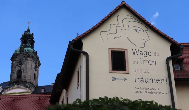 Schiller-Zitat an einer Hauswand: Rudolstadt nutzt den Dichter heute zur eigenen Vermarktung.