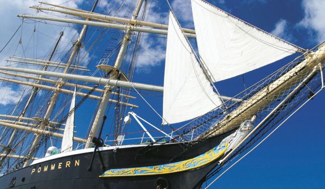 Das Segelschiff Pommern liegt im Hafen von Mariehamn und kann besichtigt werden.