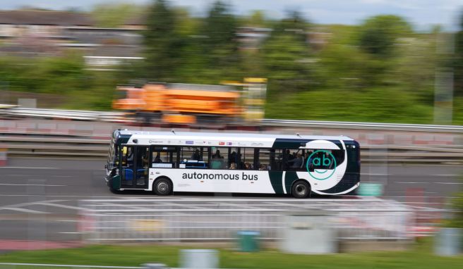 Selbstfahrender Bus in Schottland im Regelbetrieb