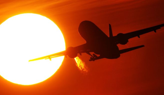 Noch einmal dem trüben Herbstwetter entfliehen und Urlaub in der Sonne oder den Bergen machen. Aber wer reisen möchte, muss wegen Corona nach wie vor mit Einschränkungen rechnen.