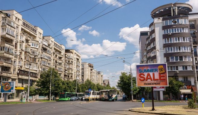 Mittendrin in der rumänischen Hauptstadt: Straßenzug im Zentrum von Bukarest.