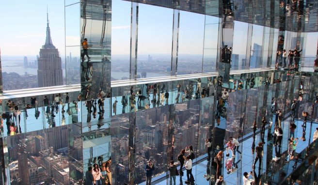 Besucher während der Eröffnung der neuen Aussichtsplattform «Summit One Vanderbilt» an Manhattans berühmter 42nd Street.