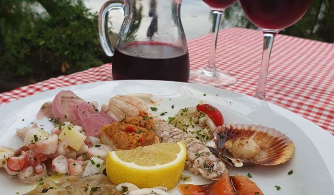 Frisches mediterranes Essen kommt in der Trattoria «Ai Ciodi» auf den Tisch.