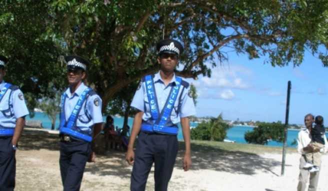 Mauritianische Polizei in Grande Baie.##Foto: Jörg P. Mauritianische Polizei in Grande Baie.