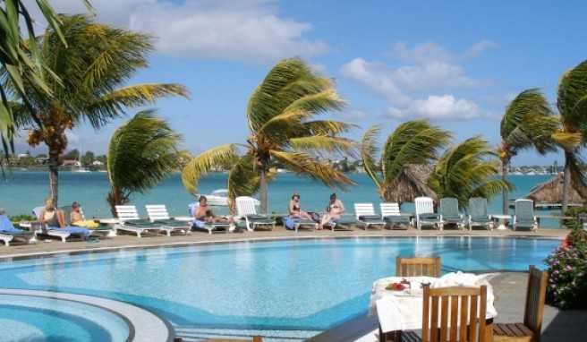 Pool vom Veranda Hotel in Grande Baie.##Foto: Jörg P. Pool vom Veranda Hotel in Grande Baie.