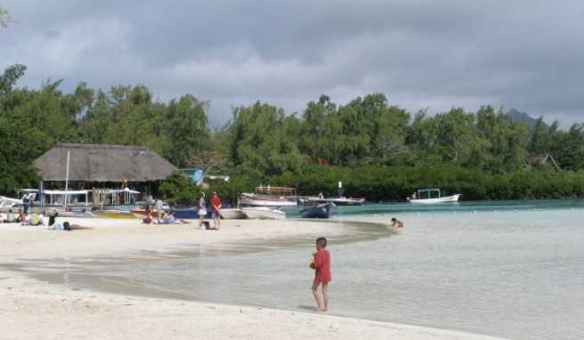 Traumstrand an der Lagune auf Ile d' Cerfs im Osten von Mauritius.##Foto: Jörg P. Traumstrand an der Lagune auf Ile aux Cerfs im Osten von Mauritius.