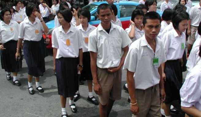 Auf dem Schulweg in Bangkok.