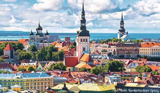 Panoramablick über die estnische Kapitale Tallinn, die zum UNESCO-Weltkulturerbe gehört