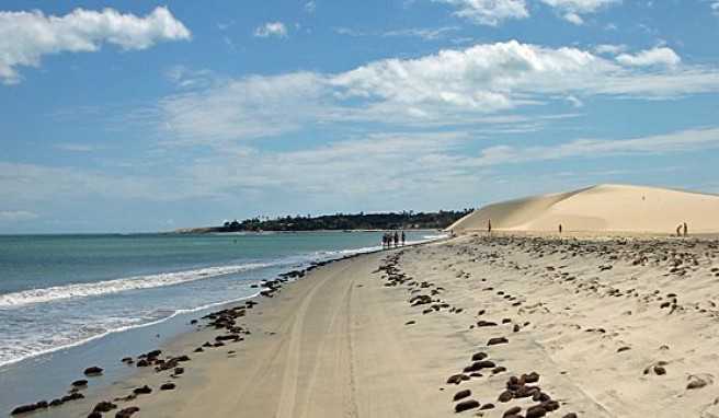 Jericoacoara Ceara - Einsame Dünen in der Travelleridylle##Foto: Wikimedia Commons, Mario Roberto Duran Ortiz Jericoacoara Ceara - Einsame Dünen in der Travelleridylle