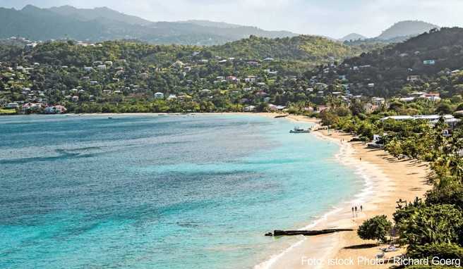 Südlich der Inselhauptstadt St. George's erstreckt sich der kilometerlange Strand Grande Anse