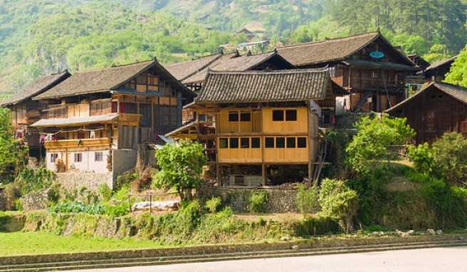 Traditionelle Holzhäuser in der Provinz Guizhou, China