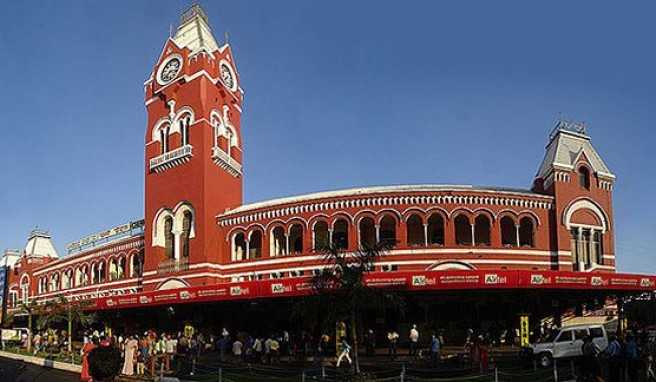 Auf der letzten Etappe n Chennai / Madras am Bahnhof angekommen, Indien