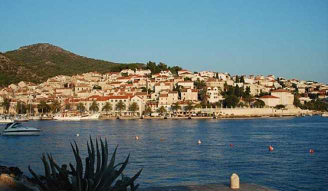 Hvar-Stadt, Schmuckstück der Insel Hvar in Kroatien##Foto: wikimedia.org, Julia Hvar-Stadt, Schmuckstück der Insel Hvar inKroatien