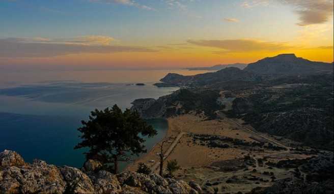 Die höchsten Erhebung auf Rhodos ist der Attaviros mit 1.215 m über dem Meeresspiegel. 