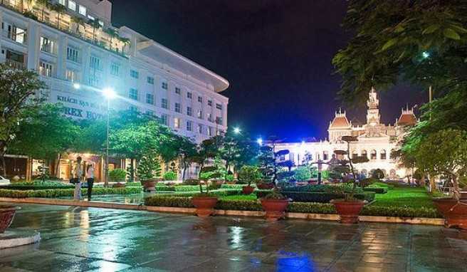 Saigon by night – immer einer Reise wert.##Foto: flickr.com, Jos Dielis Saigon by night – immer einer Reise wert.
