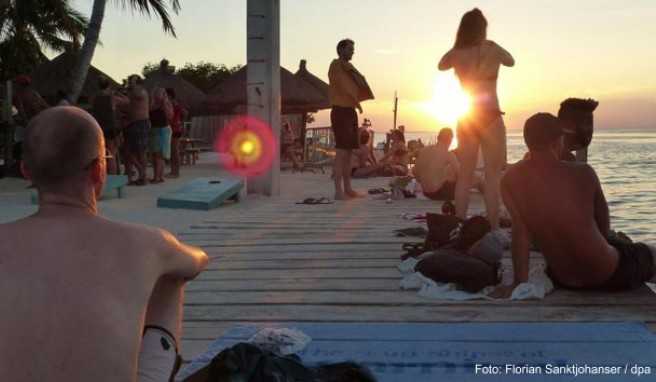 Sonnenuntergang an der Meerenge The Split: Caye Caulker überzeugt auf den zweiten Blick durch karibische Einfachheit##Foto: Florian Sanktjohanser Sonnenuntergang an der Meerenge The Split: Caye Caulker überzeugt auf den zweiten Blick durch karibische Einfachheit