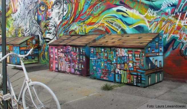 Kunst der Straße: Riesige Graffitis zieren teilweise die Hauswände am Broadway in Bed-Stuy##Foto: Laura Lewandowski/dpa-tmn Kunst der Straße: Riesige Graffitis zieren teilweise die Hauswände am Broadway in Bed-Stuy