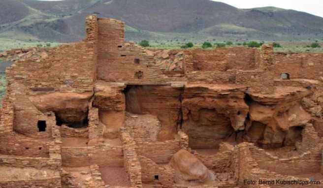 Höhepunkt auf dem Weg von Flagstaff nach Tuba City: die historische Stätte Wupatki, aus Sandsteinblöcken im 12. und 13. Jahrhundert erbaut##Foto: Bernd Kubisch/dpa-tmn Höhepunkt auf dem Weg von Flagstaff nach Tuba City: die historische Stätte Wupatki, aus Sandsteinblöcken im 12. und 13. Jahrhundert erbaut