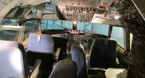 Das enge Cockpit einer Concorde war teilweise mit 4 Personen besetzt: Pilot, Copilot, Techniker, Navigator##Foto: Romy Stolt-Räther/RP Das enge Cockpit einer Concorde war teilweise mit 4 Personen besetzt: Pilot, Copilot, Techniker, Navigator