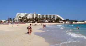 Urlaub an den Stränden der Kanarischen Inseln - hier zum Beispiel Fuerteventura - wird zum Winter hin bei ITS, Jahn Reisen und Tjaereborg etwas teurer.##Foto: Hilke Segbers Urlaub an den Stränden der Kanarischen Inseln - hier zum Beispiel Fuerteventura - wird zum Winter hin bei ITS, Jahn Reisen und Tjaereborg etwas teurer.