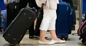 Air-Berlin-Passagiere nehmen am besten wirklich nur die nötigsten 23 Kilo Reisegepäck in einem einzigen Koffer mit. Denn zusätzliche Koffer oder Kilos werden bald richtig teuer.