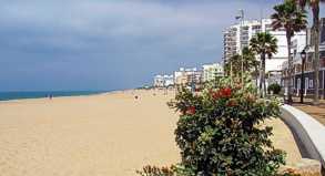 Viel Platz zum Sonnenbaden: In Rota finden Urlauber einen breiten Strand ohne viel Touristentrubel.