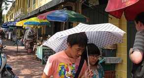 Die Shop-Houses an der Na-Phra-Lan-Straße in Bangkok sind frisch renoviert und seit kurzem Unesco-Weltkulturerbe.