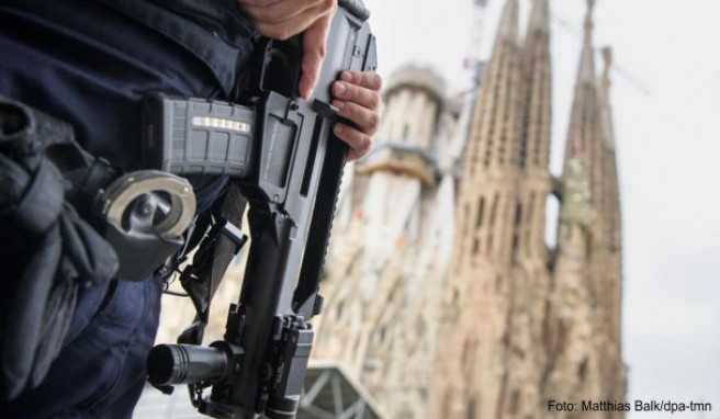 Wegen der Terroranschläge werden die Sehenswürdigkeiten der europäischen Metropolen gut bewacht. Einige Versicherer erlauben nach einem Anschlag den kostenlosen Reiserücktritt.##Foto: Matthias Balk/dpa-tmn Wegen der Terroranschläge werden die Sehenswürdigkeiten der europäischen Metropolen gut bewacht. Einige Versicherer erlauben nach einem Anschlag den kostenlosen Reiserücktritt.