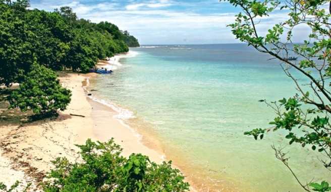 In Nationalpark bei Pangandaran auf Java/Indonesien finden menschenleere Strandabschnitte.