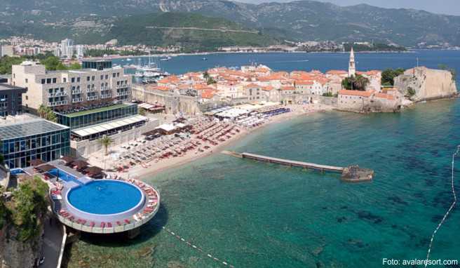 Das »Avala Resort & Villas« bietet einen tollen Blick über die Stadt und die Bucht