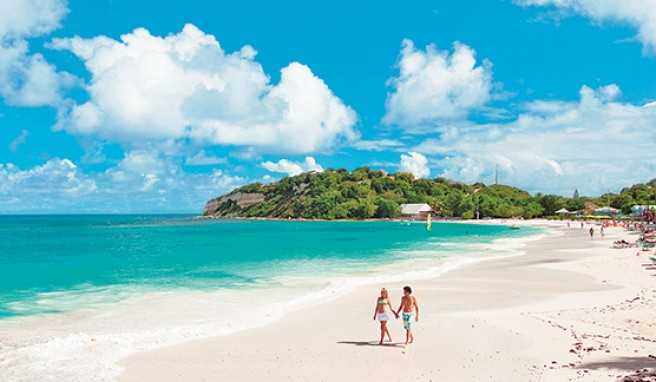 Der schneeweiße Long Bay auf der Karibkinsel Antigua##Foto: ©Grand Pineapple Beach Resort Der schneeweiße Long Bay auf der Karibkinsel Antigua