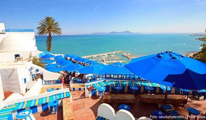 Das Café »Sidi Chaabane« bietet den besten Ausblick##Foto: istockphoto.com / PhiloPhotos Das Café »Sidi Chaabane« bietet den besten Ausblick